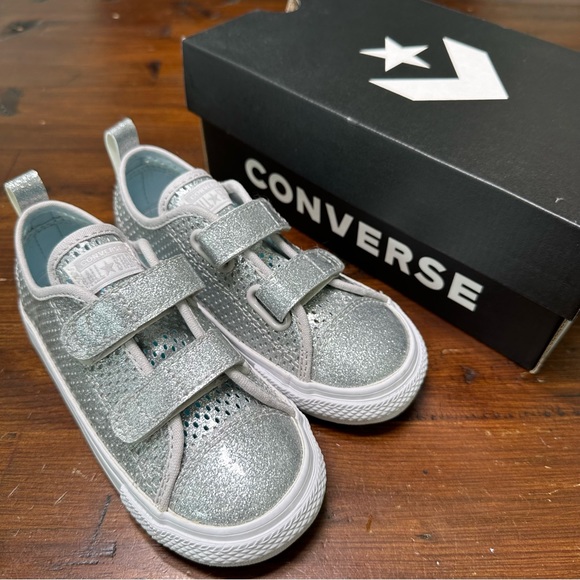 Converse NIB Silver Glitter LIMITED EDITION Velcro Sneakers Toddler Kids Size 10 - Picture 1 of 10